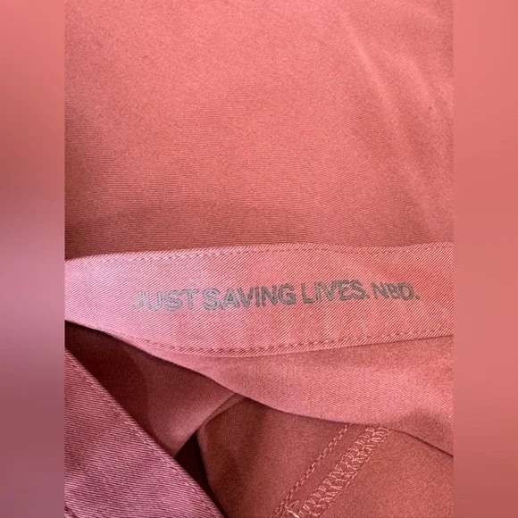 Figs Womens Rafaela Oversized Scrub Top Madarin Collar Mauve Size Large - Picture 4 of 9